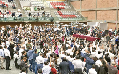 TRABAJADORES DEL PJ BLOQUEAN EL CONGRESO; DIPUTADOS SESIONAN EN SEDE ALTERNA